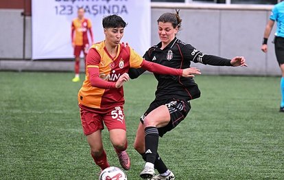 Beşiktaş ile Galatasaray GAİN'in karşılaştığı 8 gollü derbide kazanan yok!